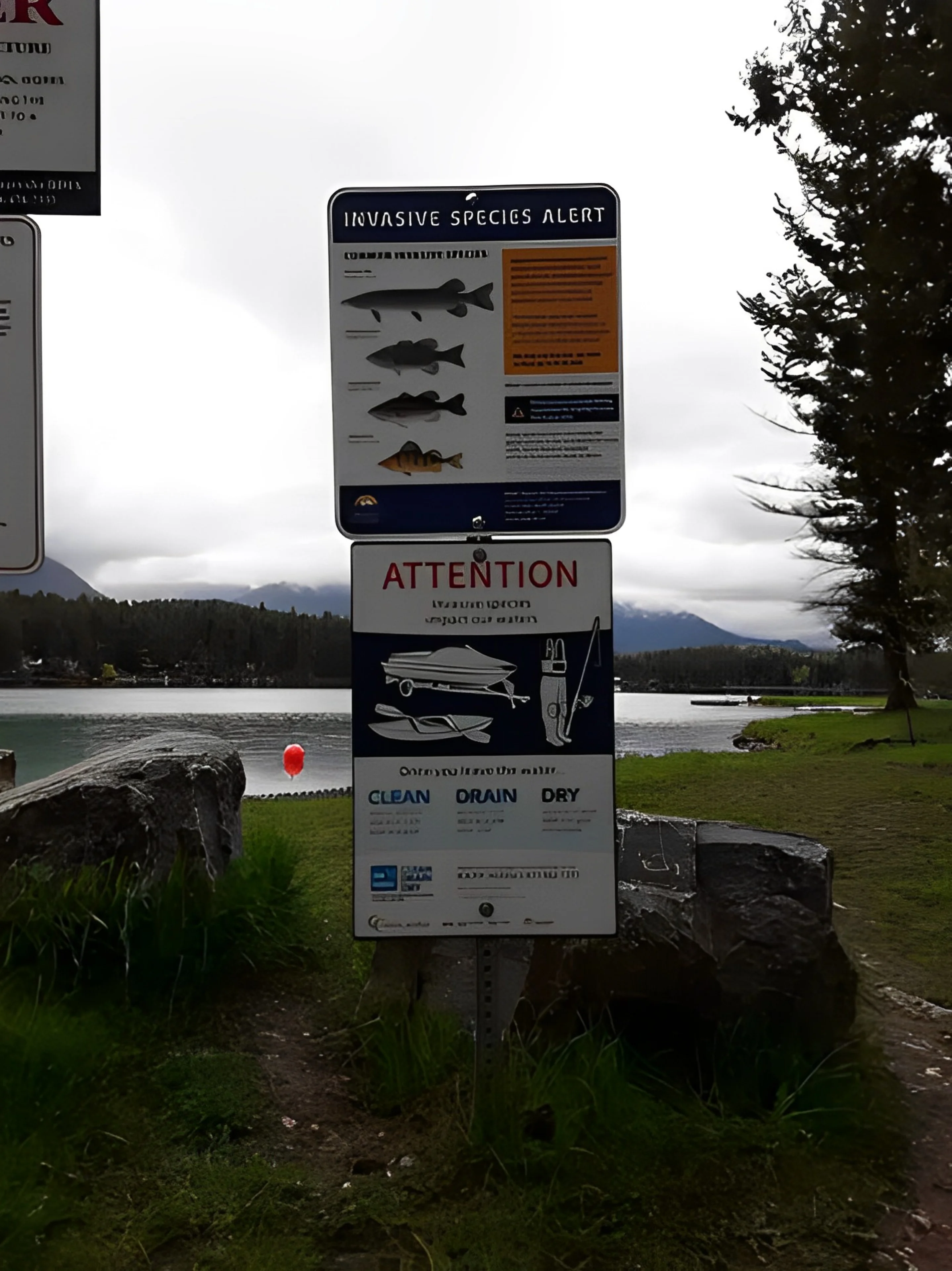 A sign with some fish on it